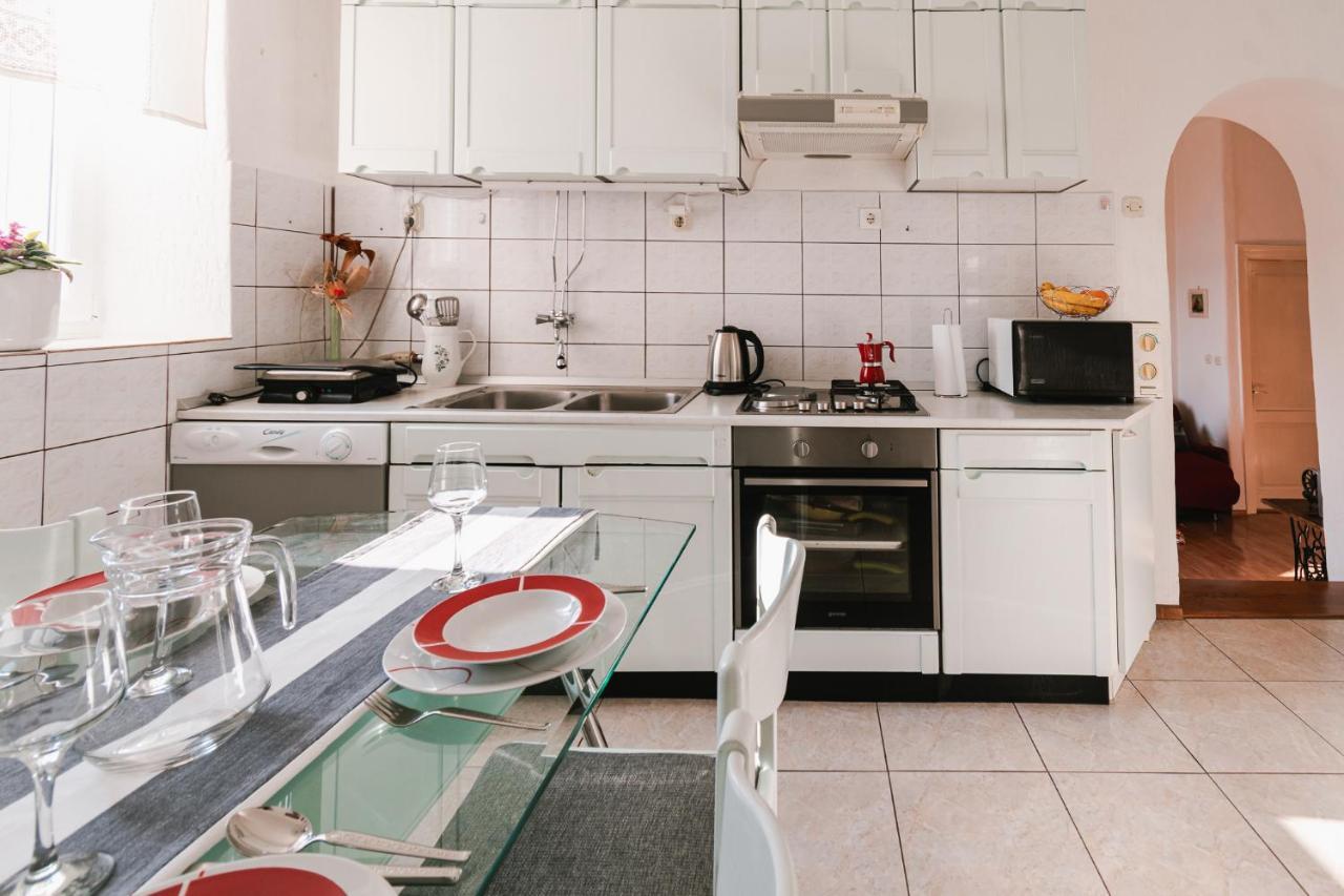 Arya Apartment ชิเบนิก ภายนอก รูปภาพ